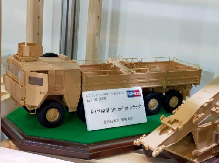 HobbyBoss 85528 LKW MAN 10 mil gl