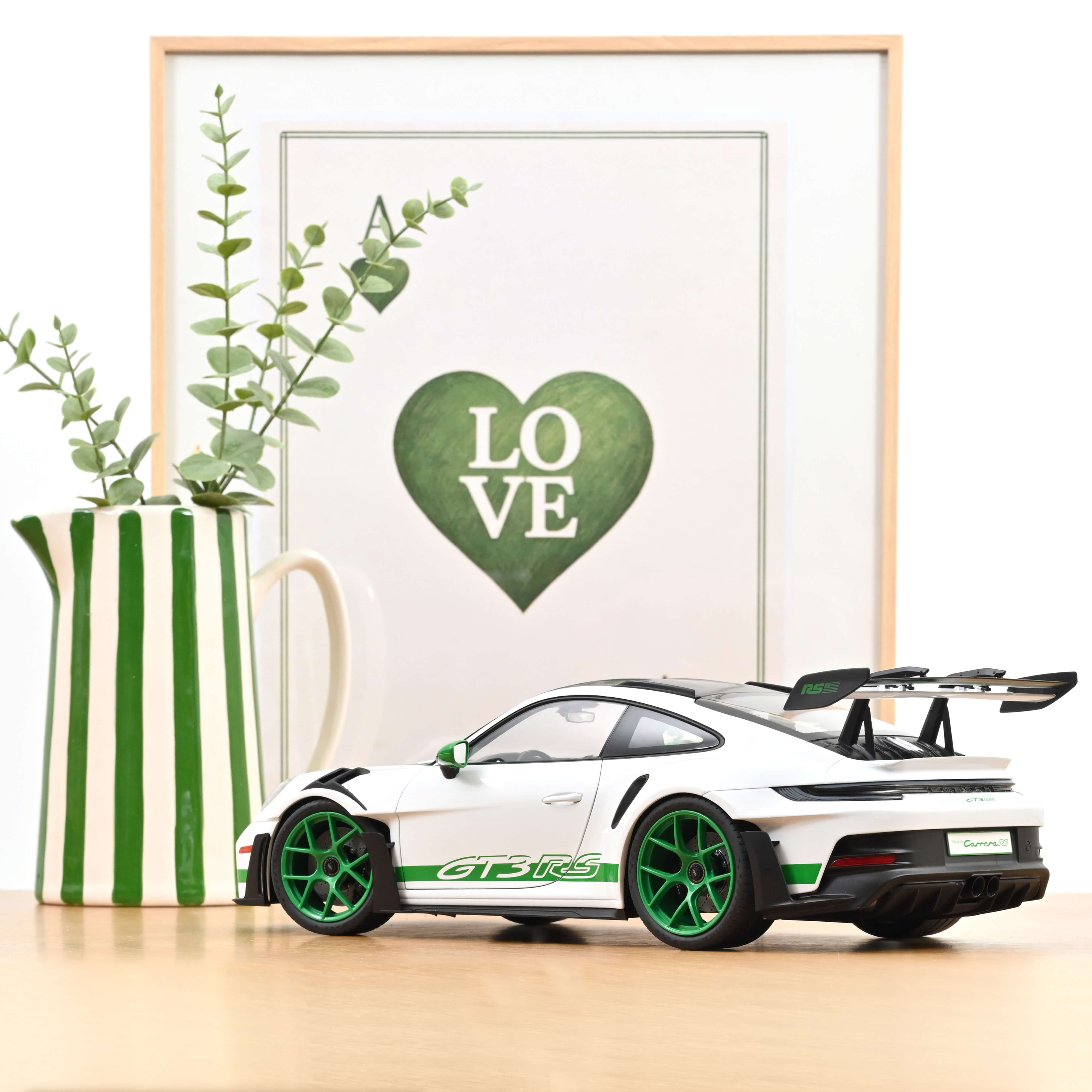 Norev 127535 Porsche 911 GT3 RS Tribute weiß/grün