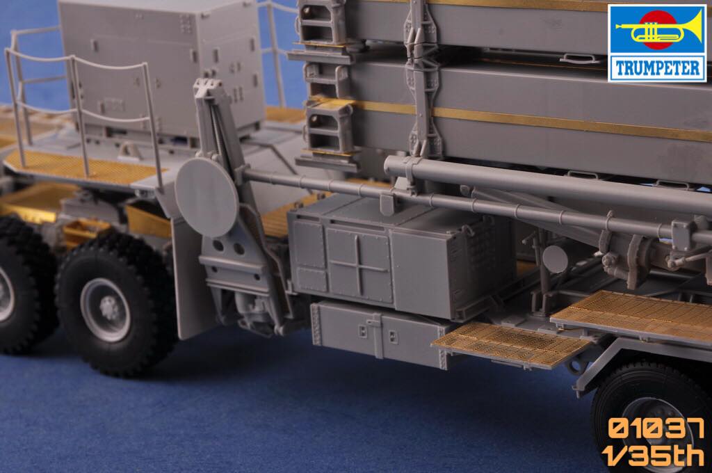 Trumpeter 751037 M983 Tractor & M901 Patriot System