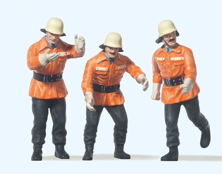 57563 Feuerwehrmänner im Einsatz. BRD. Um 1985