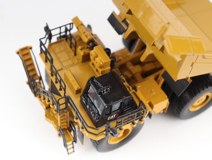 DM Diecast Masters 85751 Cat 785 Mining Truck