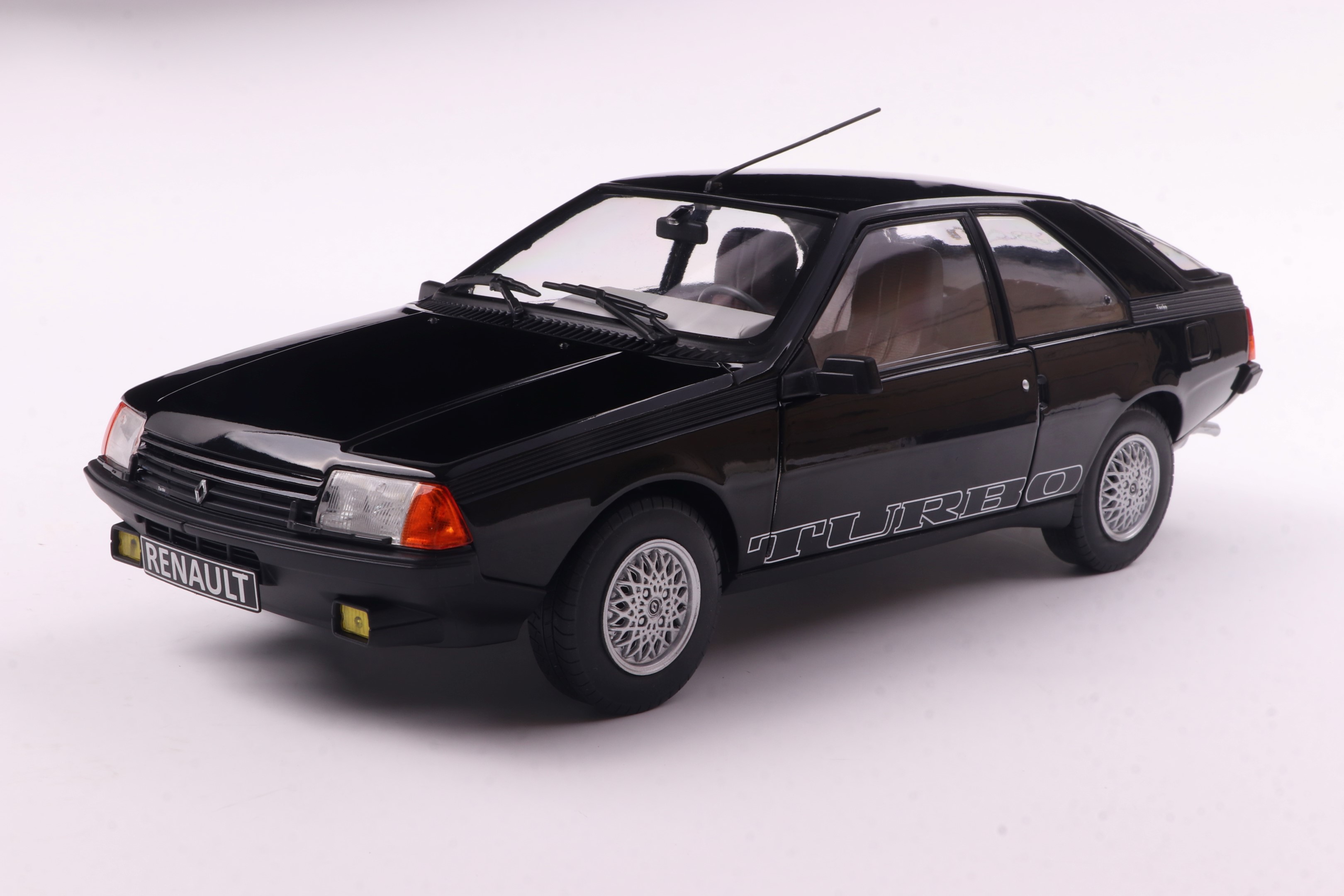 S1806406 Renault Fuego Turbo schwarz (1980)
