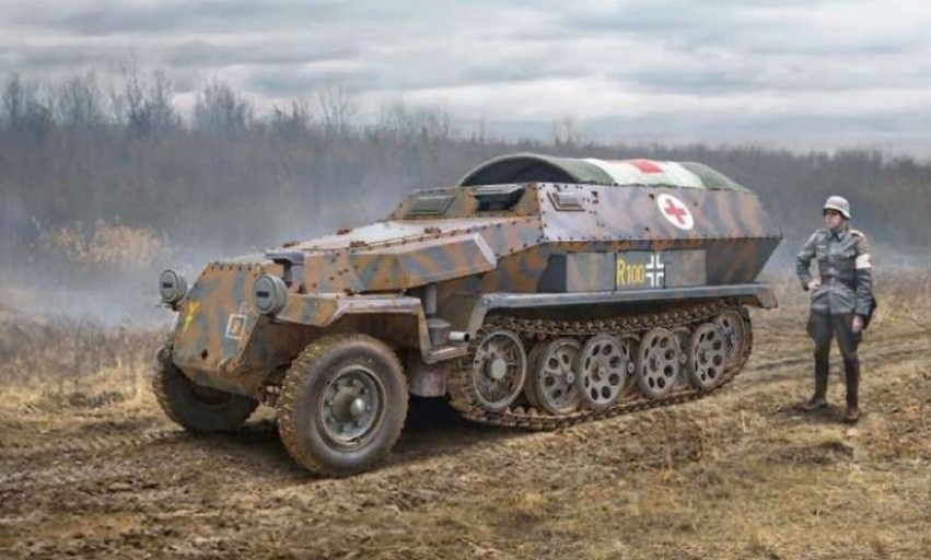 7077 Sd.Kfz. 251/8 Ambulance