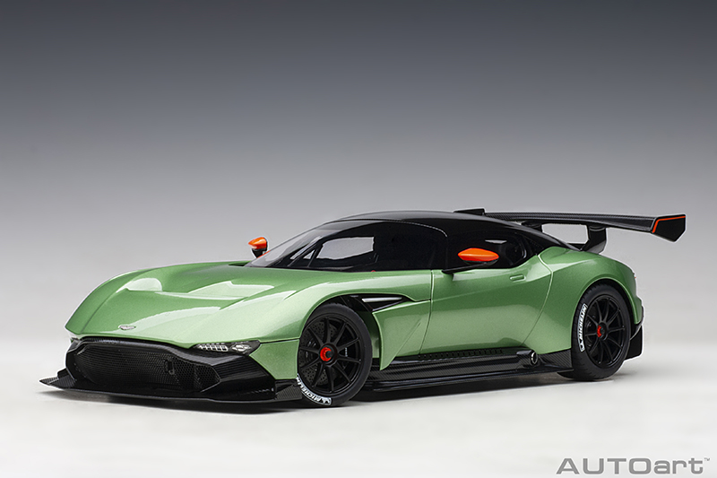 70263 Aston Martin Vulcan 2015 appletree green