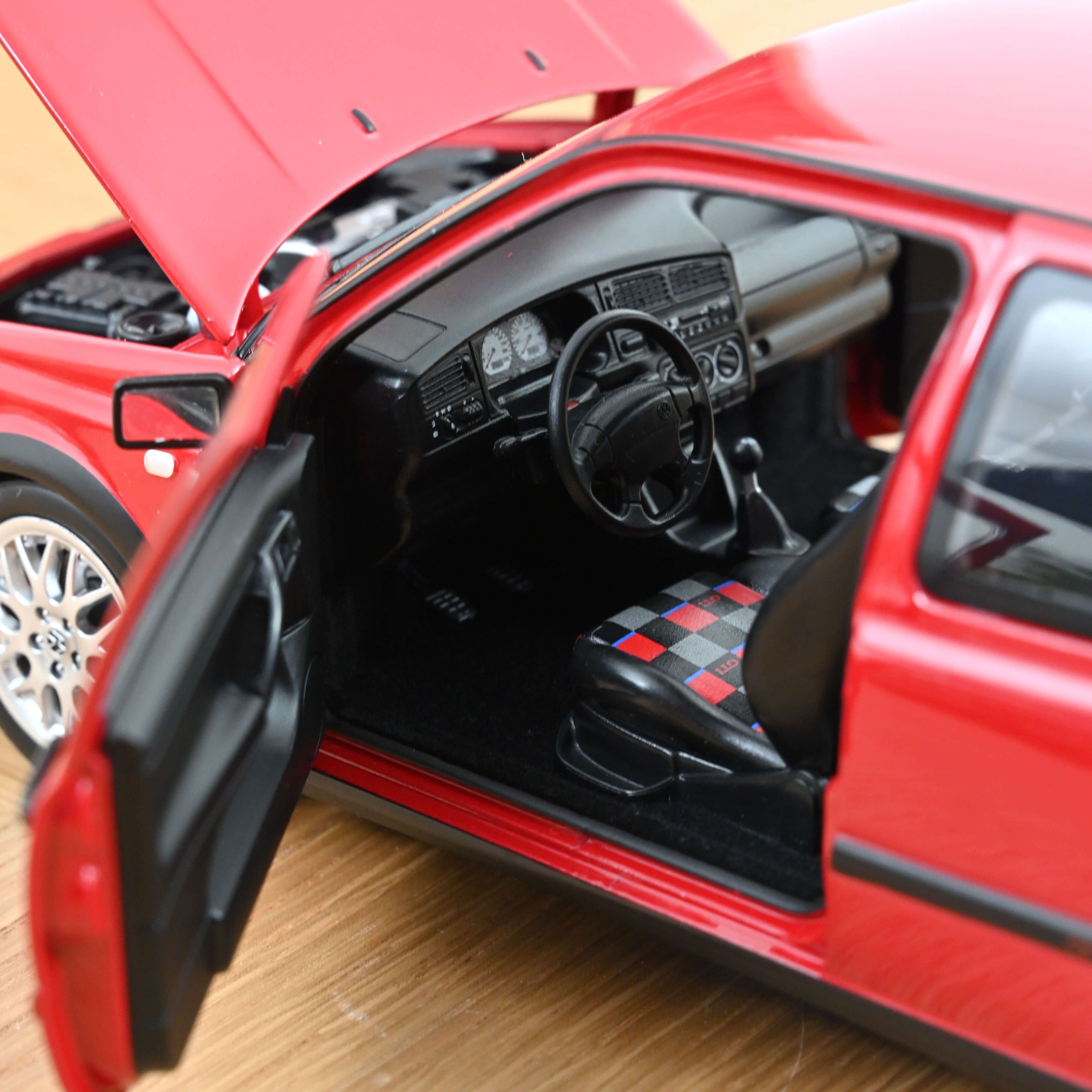 Norev 188418 VW Golf GTi (2türig) flashrot (1996)