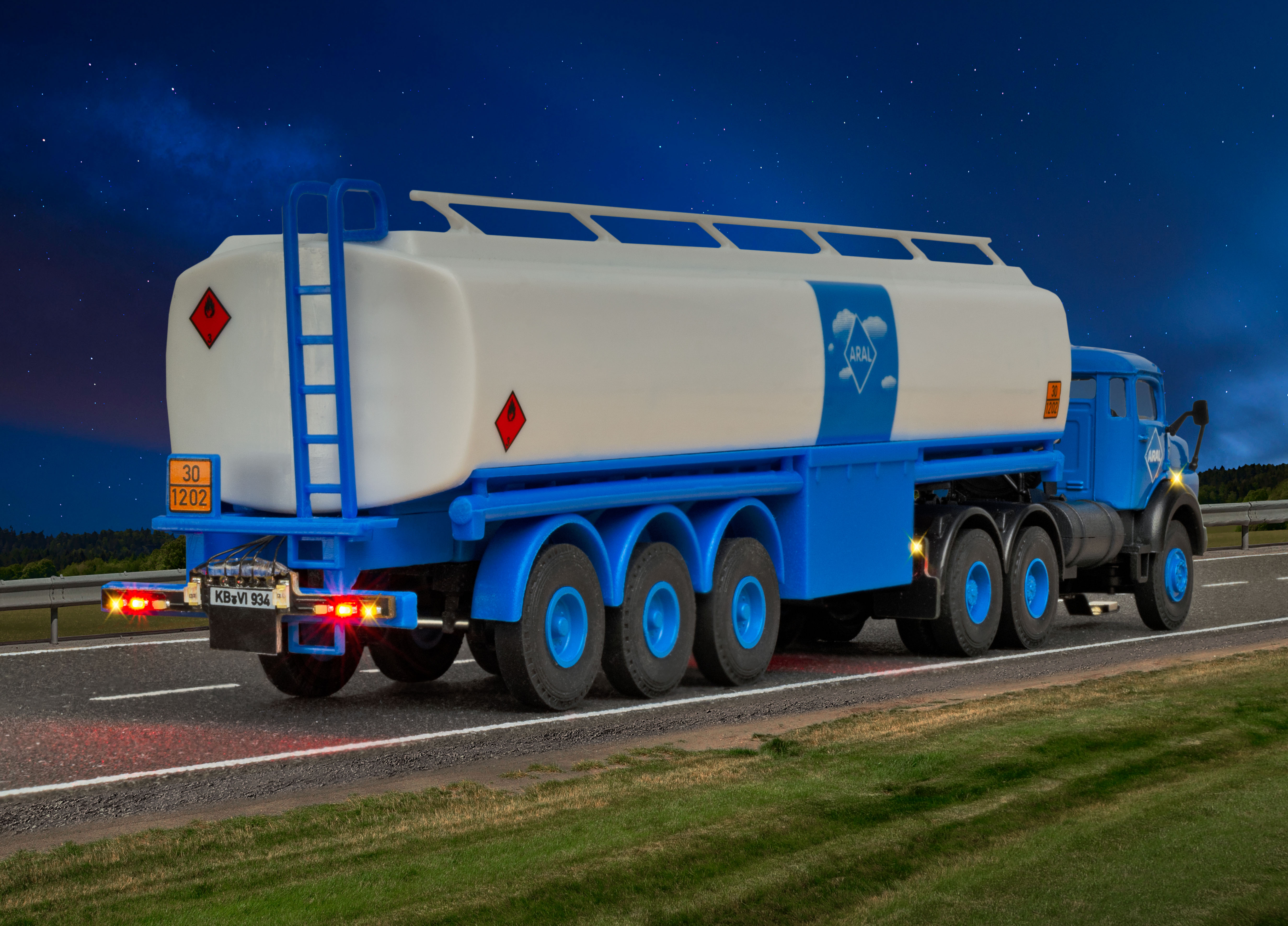 Viessmann 8034 CarMotion: MB Rundhauber Tank-SZ ARAL