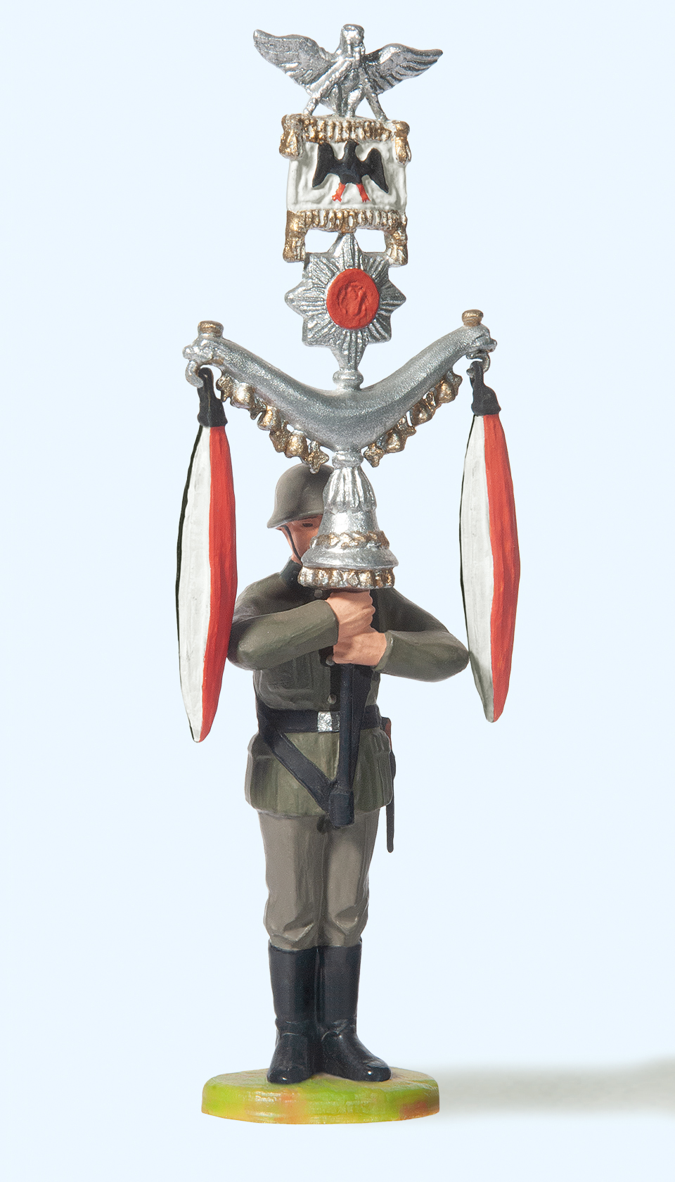 56032 Schellenbaumträger stehend