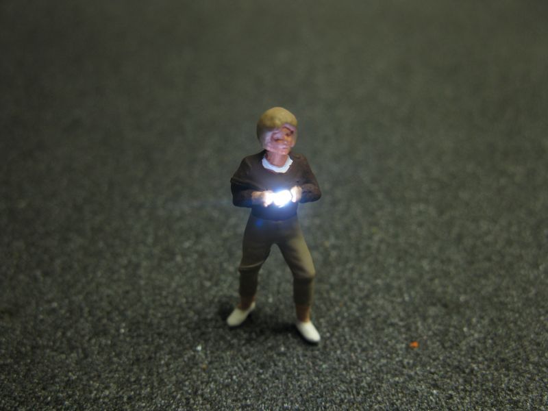 50229 Fotograf mit LED Blitz Beleuchtung H0 -