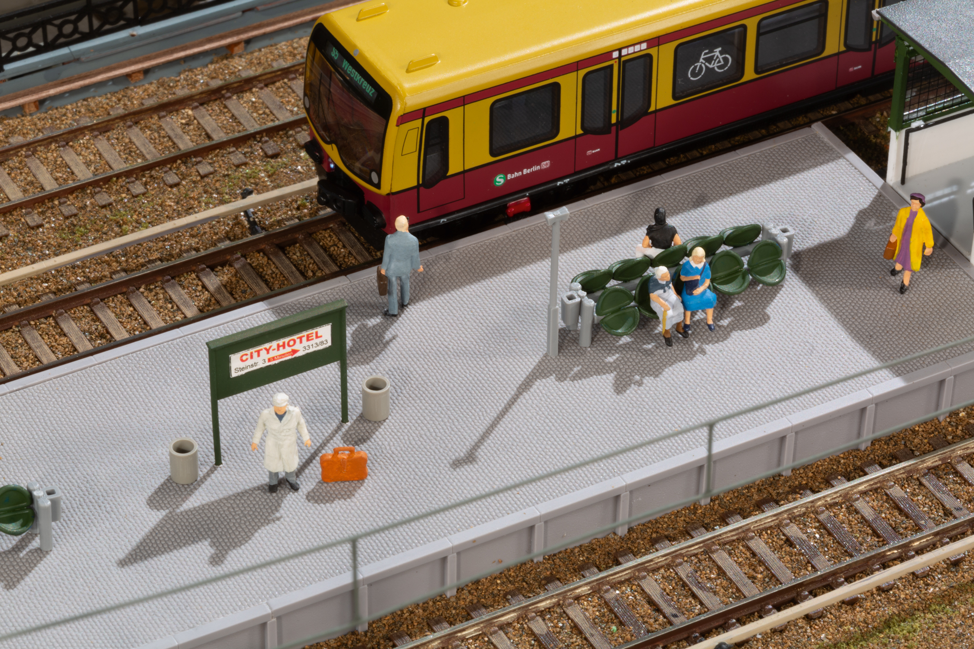13356 S-Bahn Bahnsteigausstattung