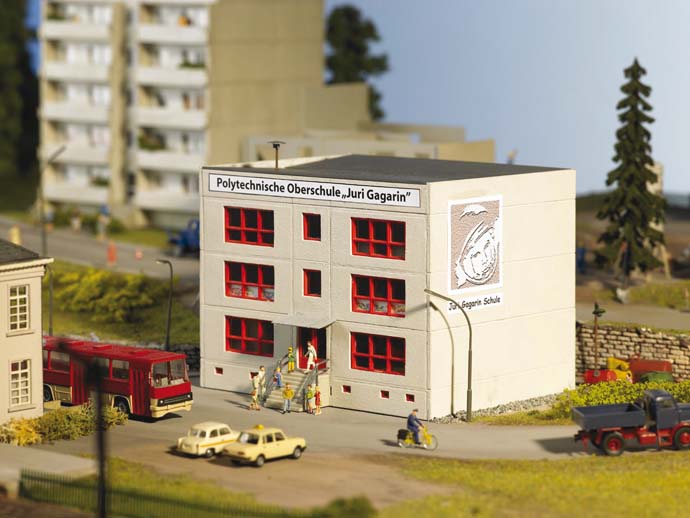 Piko 61150 Plattenbau Polytechnische Oberschule