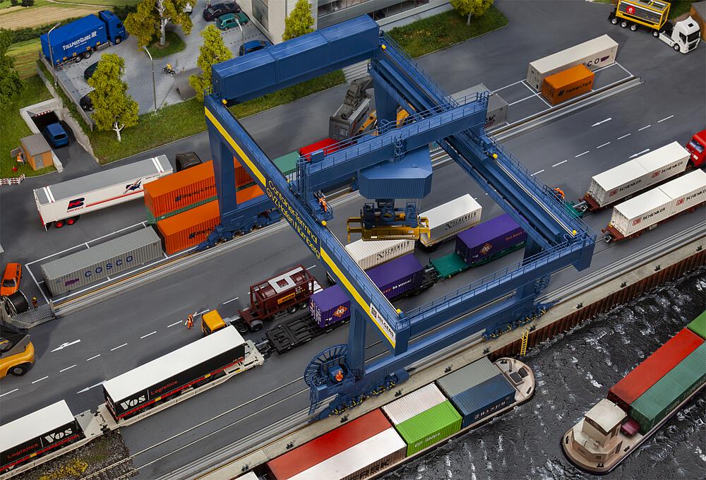 120291 Containerbrücke GVZ Hafen Nür