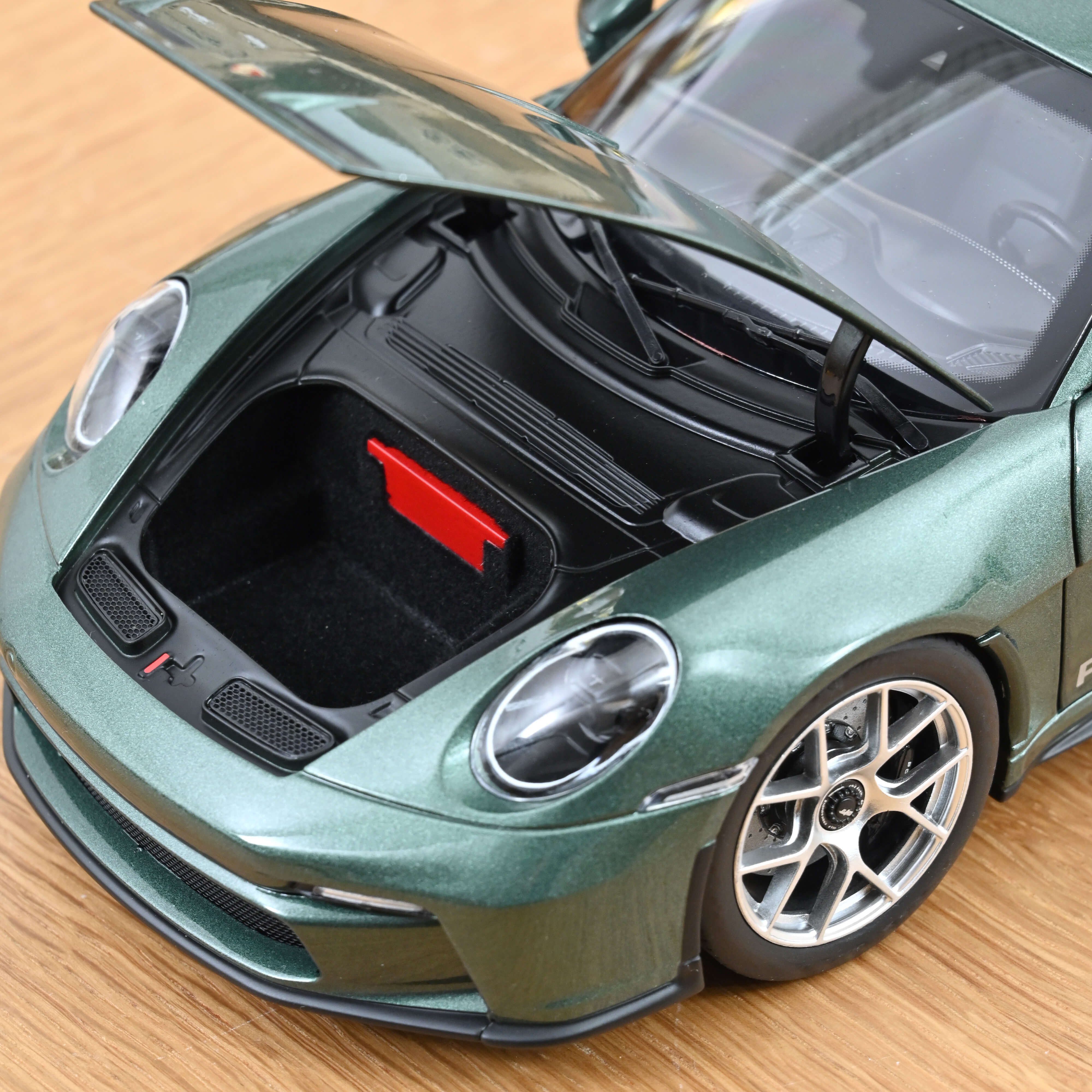 Norev 187472 Porsche 911 S/T green-met (2023)