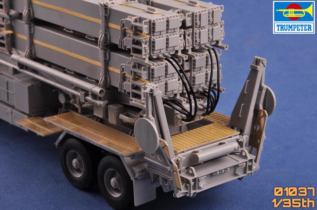 Trumpeter 751037 M983 Tractor & M901 Patriot System