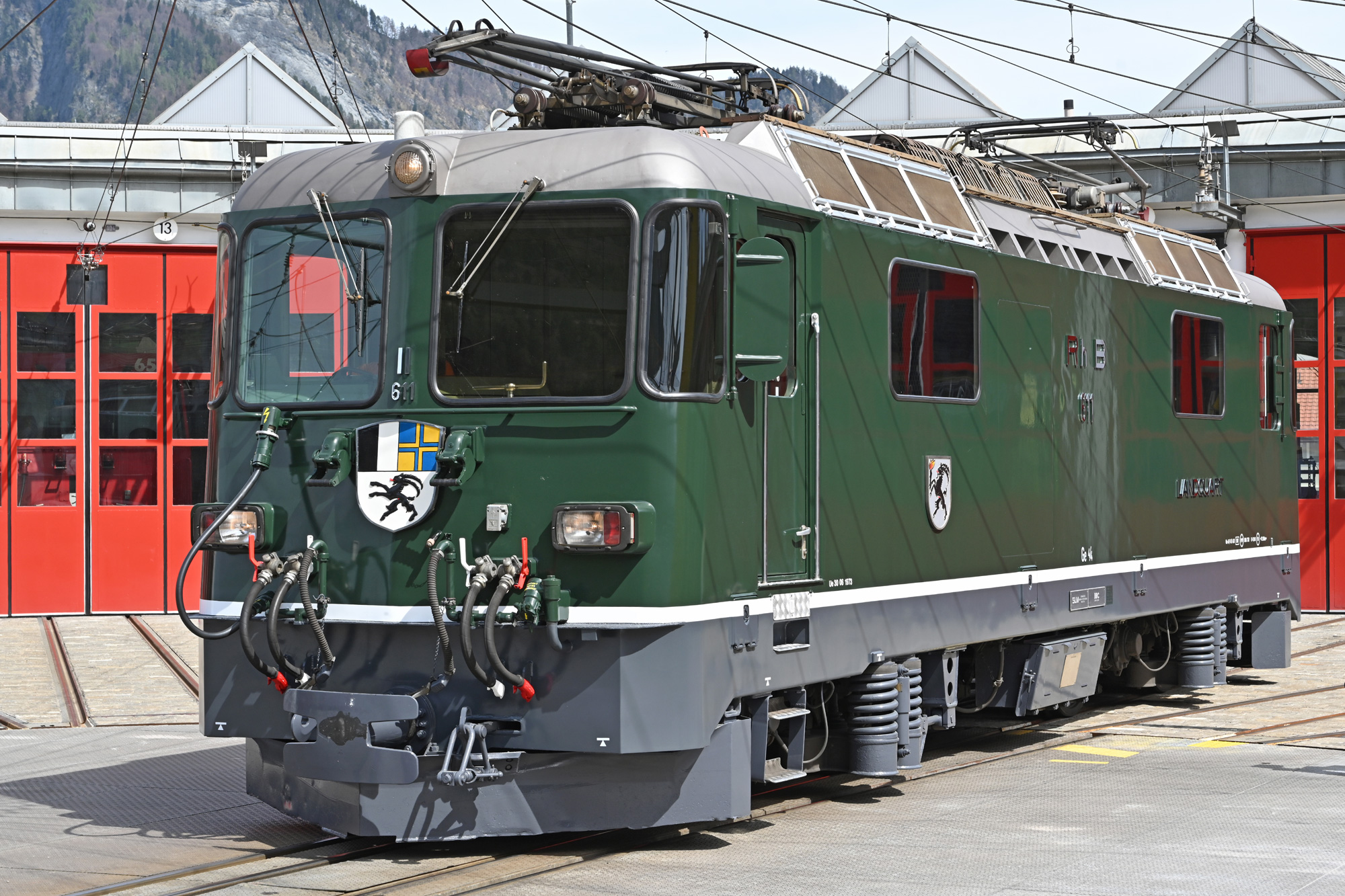 9258110 RhB Ge 4/4 II 611 Grün & Chrom Ep.6