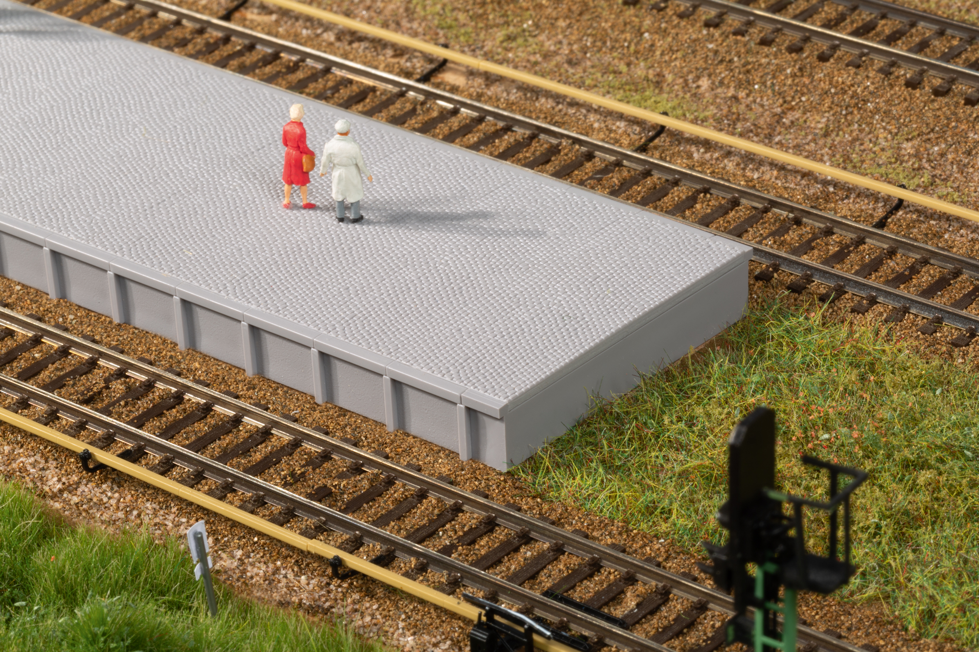 43688 Bahnsteig ohne Überdachung