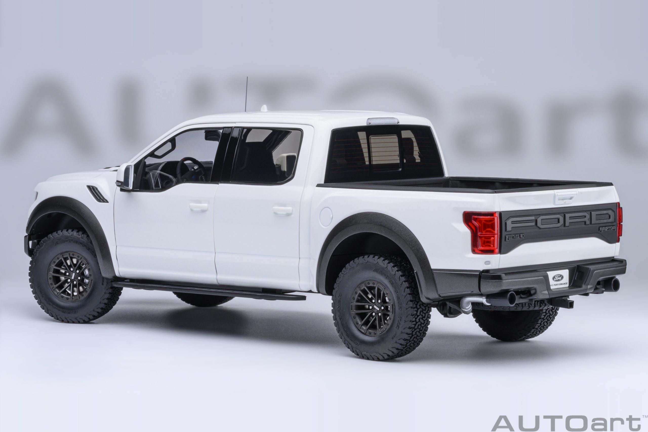 AUTOart 72946 Ford F-150 Raptor Supercrew 2017 weiß