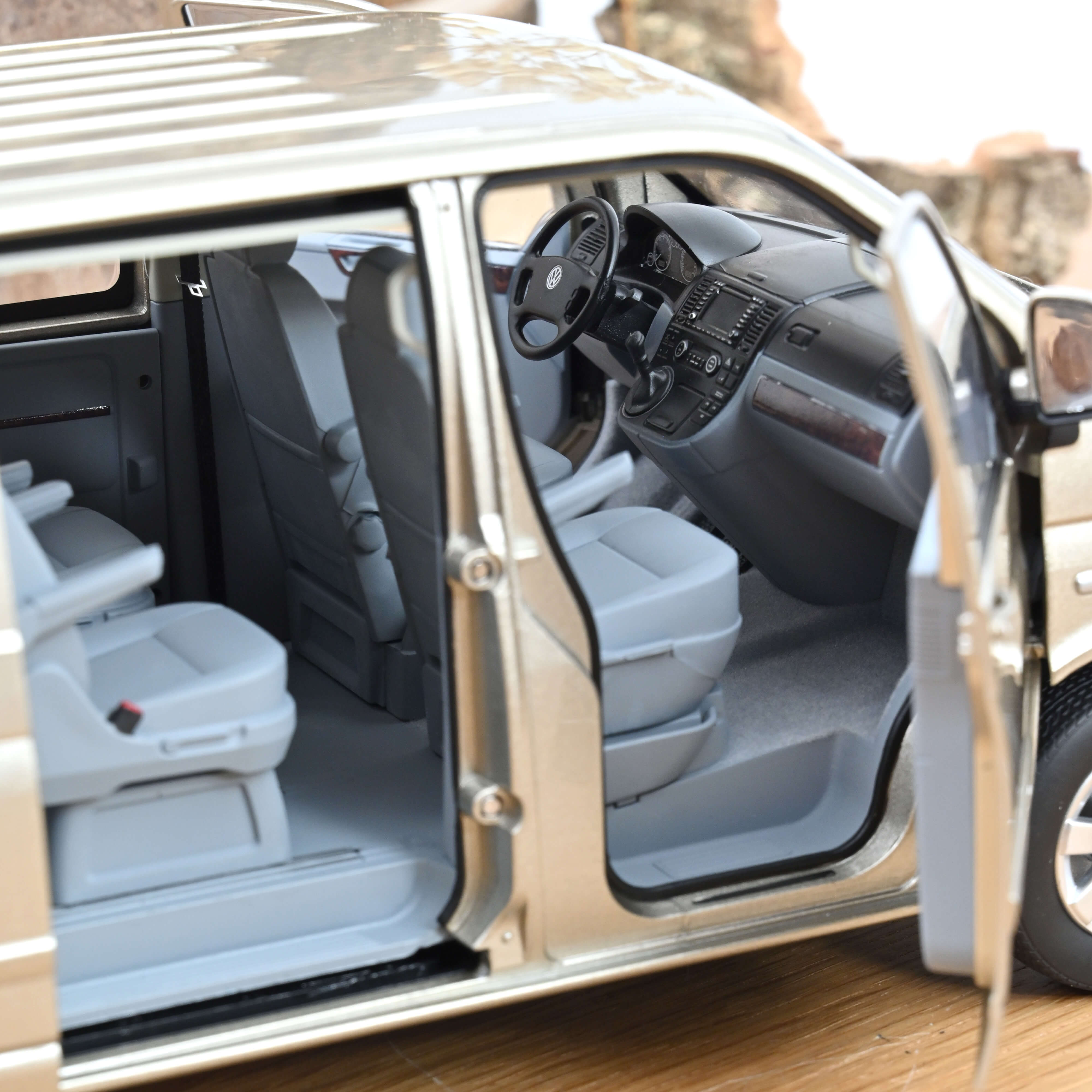 Norev 188602 VW Multivan wheat beige met. (2003)