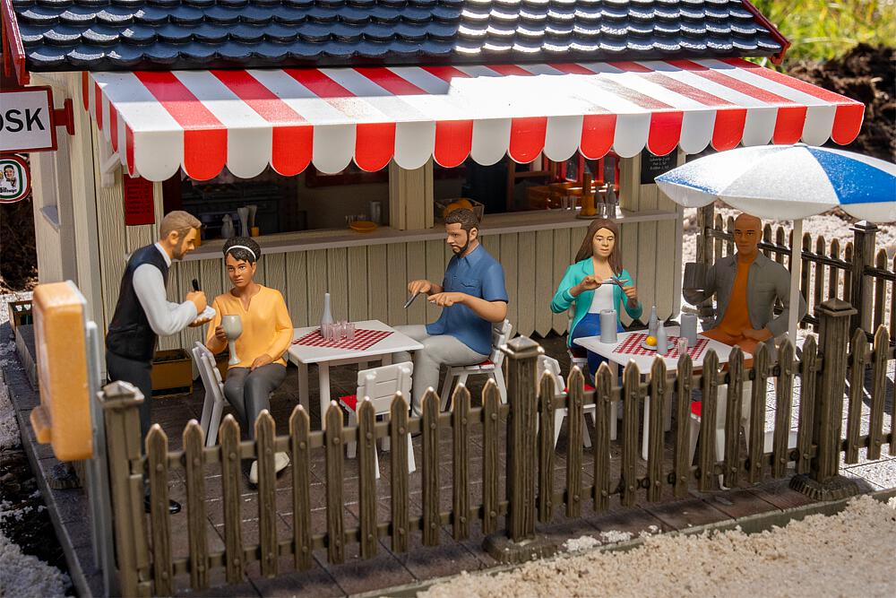 331532 Sitzende Restaurantgäste, modern