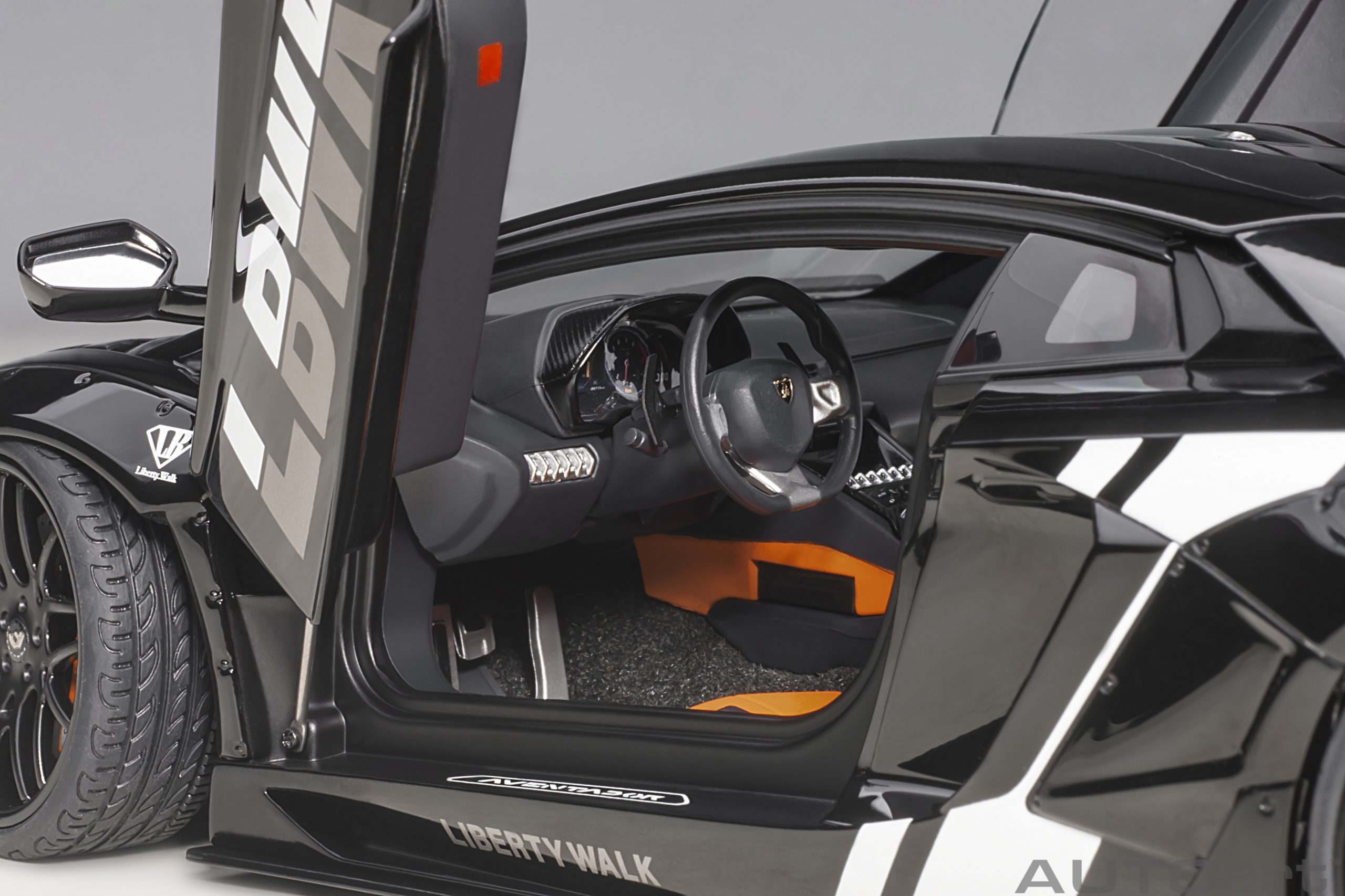 AUTOart 79244 Liberty Walk Lamborghini Aventador