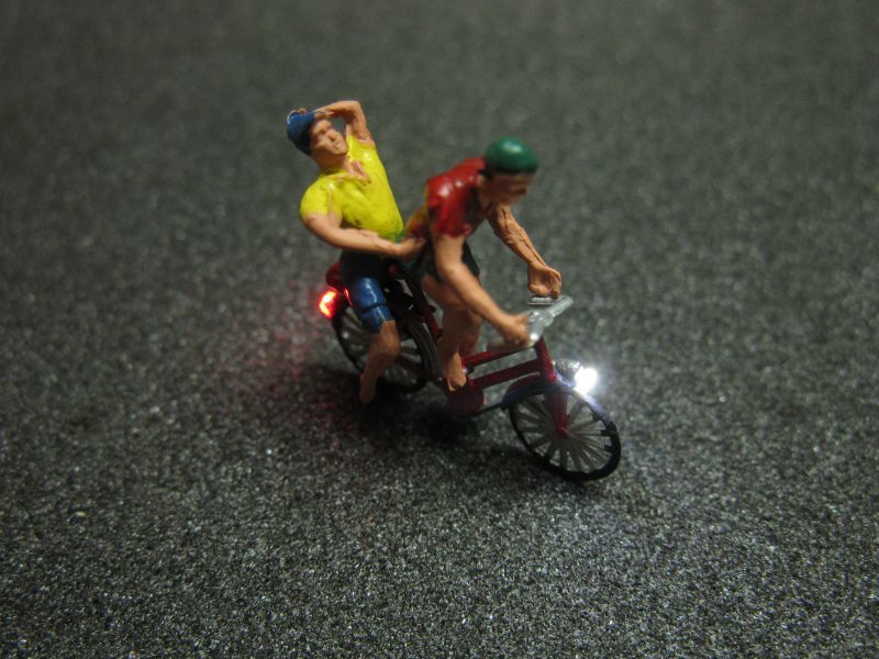 50225 Fahrrad mit LED Beleuchtung H0 - zwei P