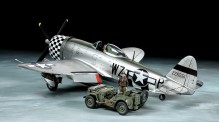 Tamiya 25214 P-47D Thunderbolt & Lt. Veh. 4x4 