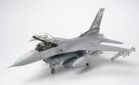 Tamiya 61101 Lockheed Martin F-16C Block 25/32 