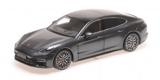Minichamps 113061073 Porsche Panamera Turbo S grau-met.(2020)
