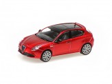 Minichamps 870120005 Alfa Romeo Giulietta Veloce rotmet(2017) 