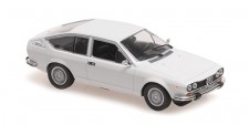 Minichamps 940120121 Alfa Romeo Alfetta GTV weiß (1976) 