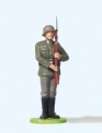 Preiser 56003 Soldat stehend, Gewehr präsentierend 