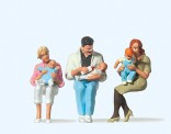 Preiser 63059 Sitzende Eltern, Kinder 