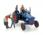 Artitec 5870026 Bauernfamilie auf Traktor 