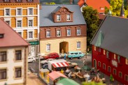 Faller 232178 Stadthaus mit Durchfahrt 