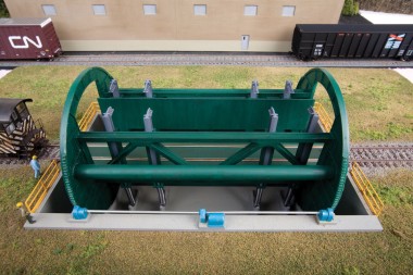 Walthers 3903 Rotary Dumper 