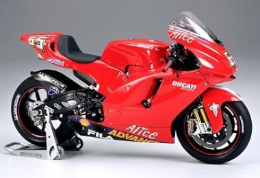 Tamiya 14101 Ducati Desmosedici #65 