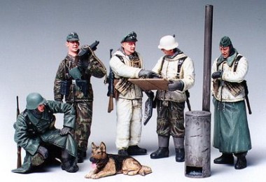 Tamiya 35212 Dt. Soldaten Befehlsausgabe   