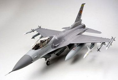 Tamiya 60315 Lockheed F-16CJ Fighting Falcon  