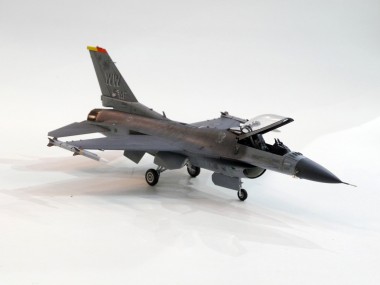 Tamiya 60786 US F-16CJ Fighting Falcon 
