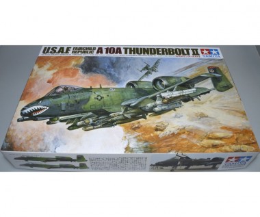 Tamiya 61028 Fairchild Republic A-10A Thunder.II 
