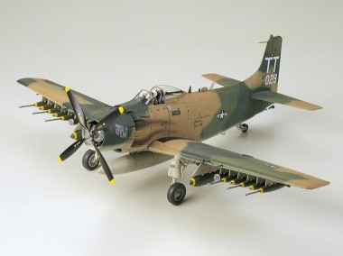Tamiya 61073 Douglas A-1J Skyrider USAF 