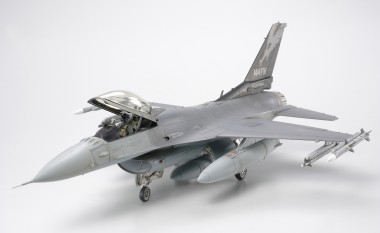 Tamiya 61101 Lockheed Martin F-16C Block 25/32 