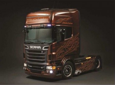 Italeri 3897 Scania R730 V8 Black Amber 