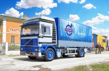 Italeri 3945 Volvo F16 Plane m. Hebebühne 