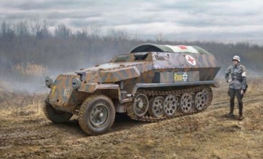 Italeri 7077 Sd.Kfz. 251/8 Ambulance  