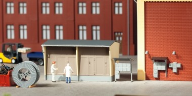 Auhagen 11427 Trafostation mit Zubehör 