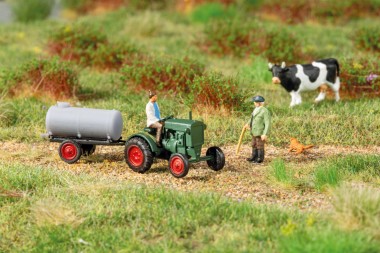 Auhagen 43697 Deutz-Schlepper F1M414 mit Anhänger 