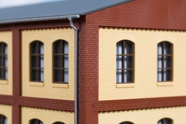 Auhagen 80414 Ecksäulen Obergeschoss rot 