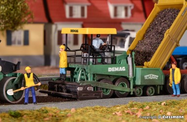 Kibri 11658 Demag DF 120P Strassendeckenfertiger 