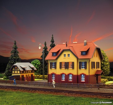 Kibri 37112 Eisenbahnergebäude mit Nebengebäude 