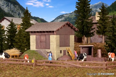 Kibri 38814 Stadel mit Zaun in Grevasalvas 